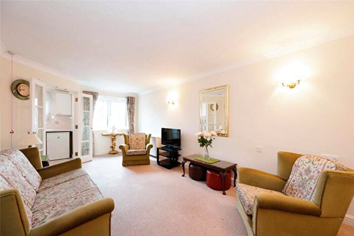 2 Bedroom Apartment For Sale In Holmbush Court, Southsea, PO5