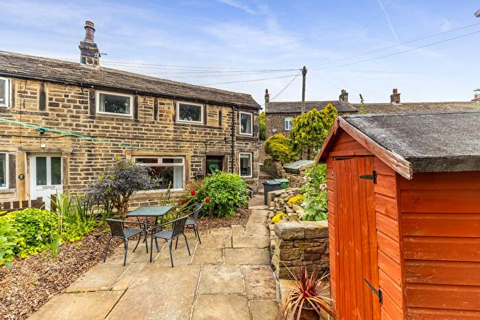 3 Bedroom End Of Terrace House For Sale In Paris, Scholes, Holmfirth, HD9