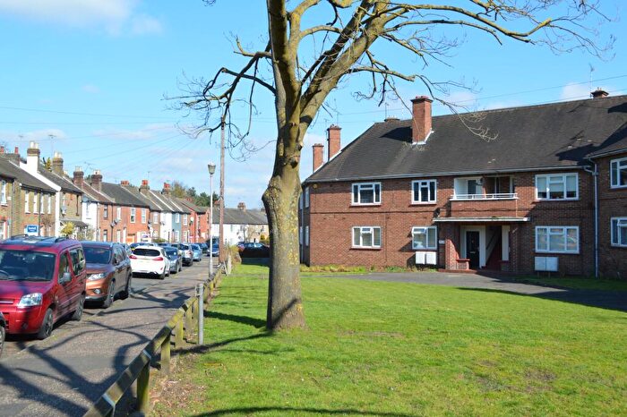 2 Bedroom Flat To Rent In Upper Bridge Road, Old Moulsham, Chelmsford, Essex, CM2