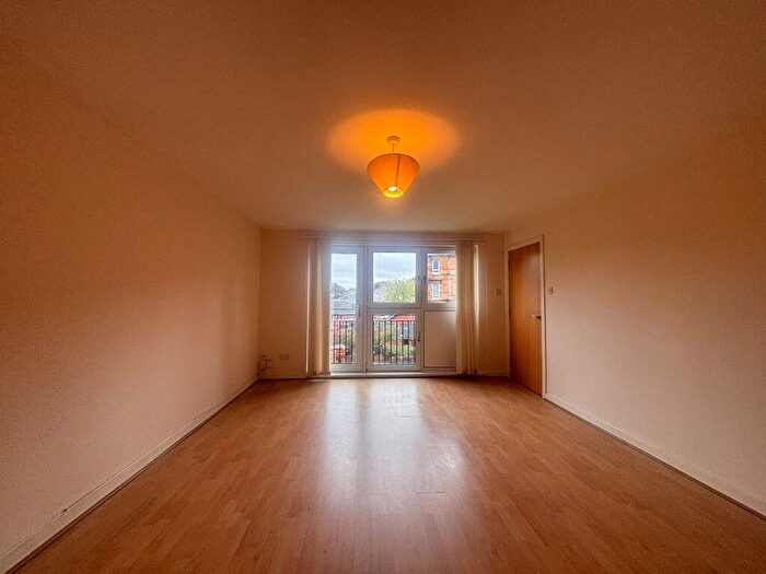 2 Bedroom Flat To Rent In Avenuepark Street, Maryhill, Glasgow, G20