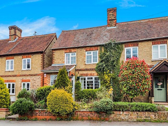 3 Bedroom Property To Rent In High Street, Pirton, SG5