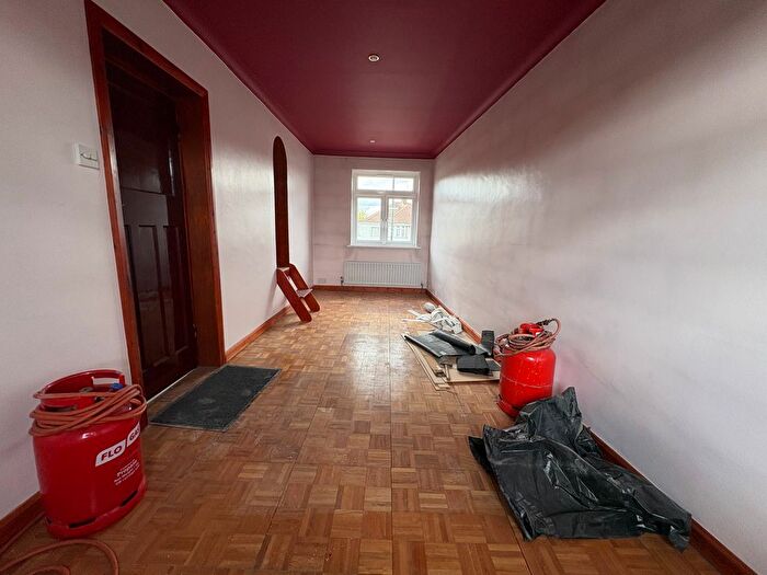 5 Bedroom Semi-Detached House To Rent In Nightingale Road, London, N9