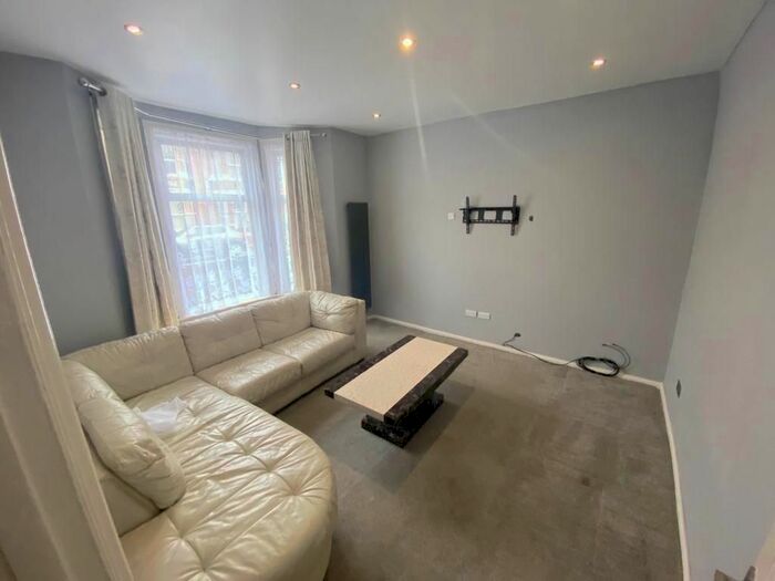 5 Bedroom Terraced House To Rent In Saxon Road, Southall UB1