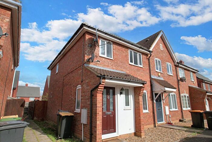 3 Bedroom End Of Terrace House To Rent In Kitchener Place, Stewartby, MK43