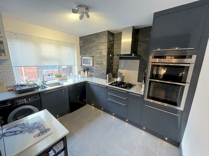 3 Bedroom Apartment To Rent In Blackall Road, Exeter, EX4