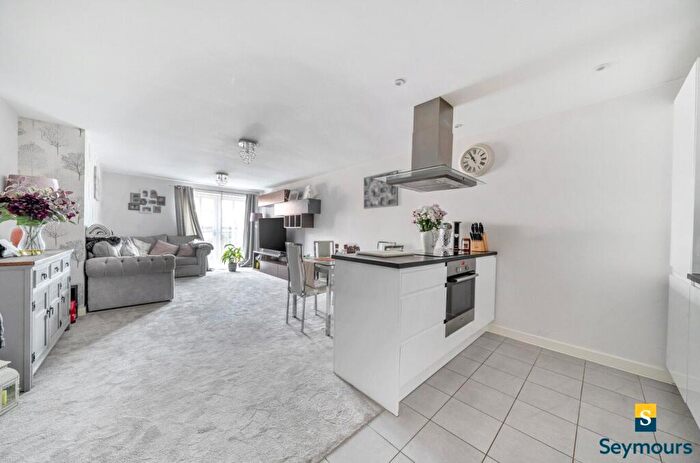 1 Bedroom Flat For Sale In Worplesdon Road, Guildford, Surrey, GU2