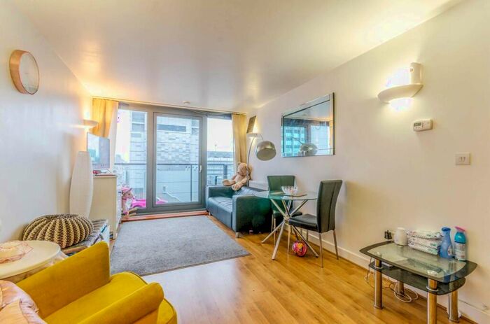 1 Bedroom Flat To Rent In Elektron Tower, Canary Wharf, London, E14