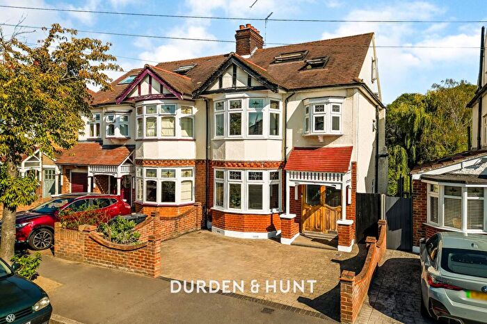 5 Bedroom Semi-Detached House For Sale In Onslow Gardens, South Woodford, E18