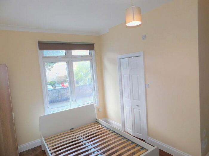 Studio To Rent In Brookhill Road, London, SE18