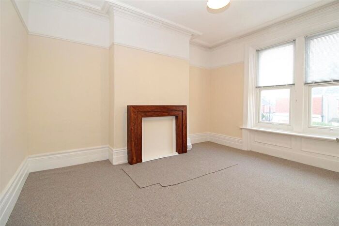 2 Bedroom Flat To Rent In Heaton Park Road, Newcastle Upon Tyne, NE6