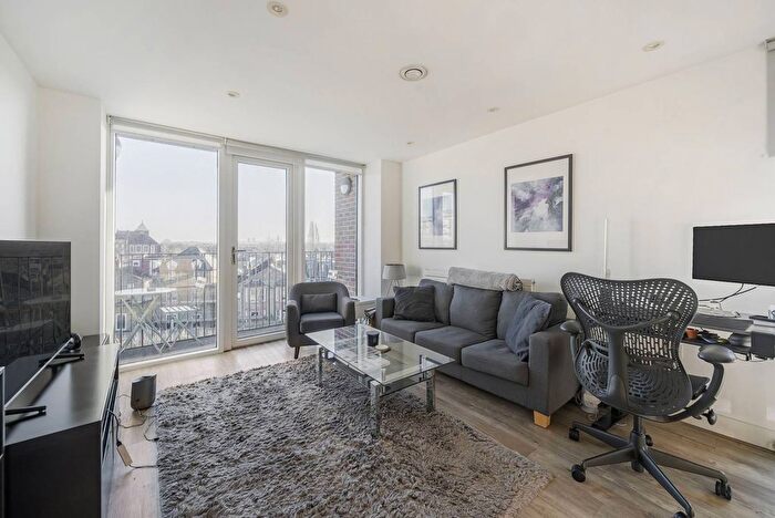 2 Bedroom Flat To Rent In The Broadway, Tooting Broadway, London, SW17