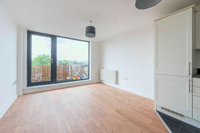 1 Bedroom Flat To Rent In The Drakes, Deptford, London, SE8