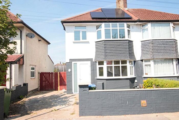 3 Bedroom Semi-Detached House To Rent In Bracondale Road, London, SE2