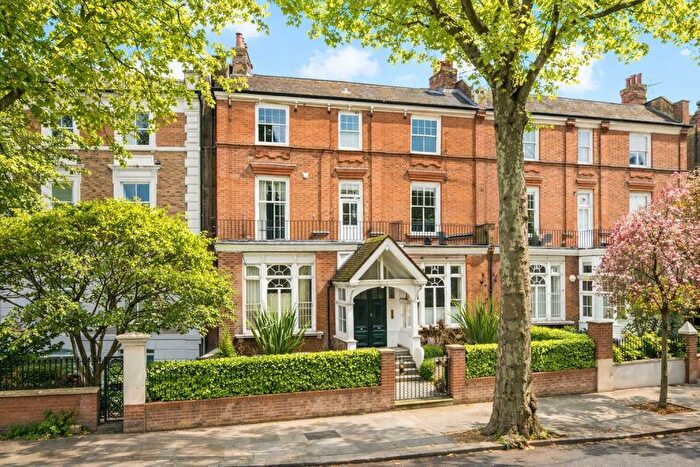 Studio For Sale In Oxford Gardens, North Kensingtonm, W10