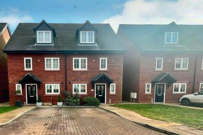 4 Bedroom Semi-Detached House To Rent In West Park Drive, Macclesfield, SK10