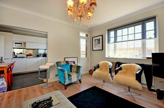 3 Bedroom Flat To Rent In Cathcart Road, Chelsea, London, SW10