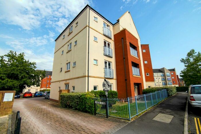 1 Bedroom Flat To Rent In Arnold Road, Mangotsfield, Bristol, BS16