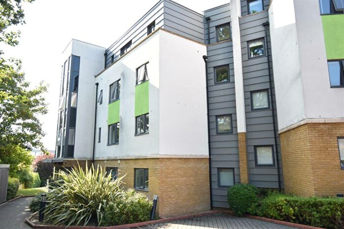 2 Bedroom House To Rent In Hythe Road, Surbiton, KT6