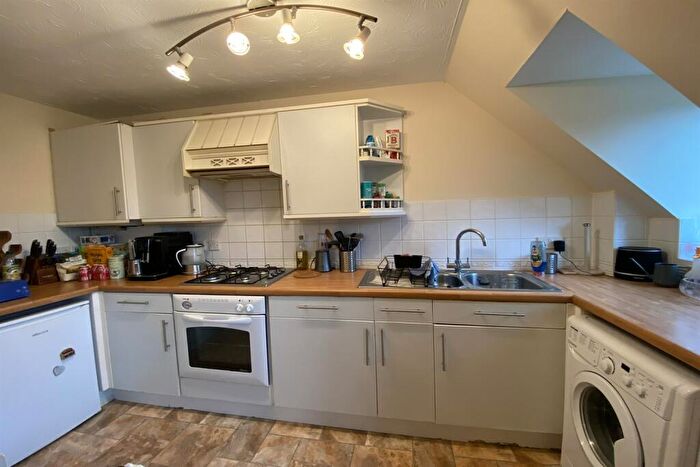 2 Bedroom Flat To Rent In Iver Court, Lenborough Road, Buckingham, MK18