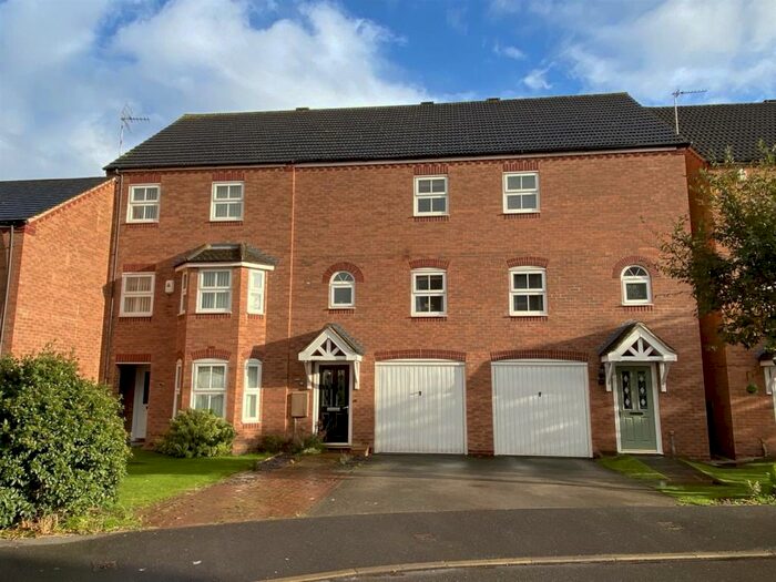 3 Bedroom Town House To Rent In Thames Way, Hilton, Derby, DE65