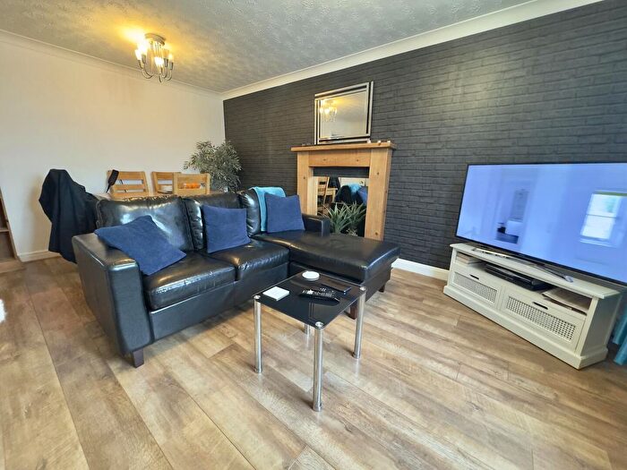 2 Bedroom Flat For Sale In Station Court, Garforth, Leeds, LS25