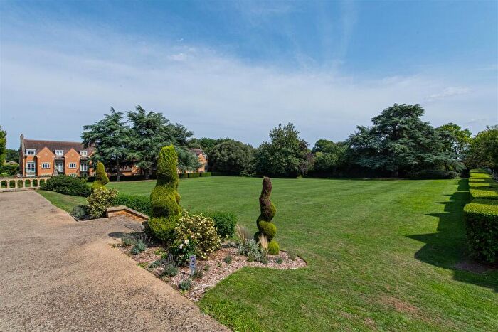 2 Bedroom Apartment For Sale In Manfield House, Woolston Close, Northampton, NN3