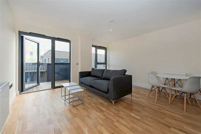 1 Bedroom Apartment To Rent In Hythe House, Finsbury Park, N4
