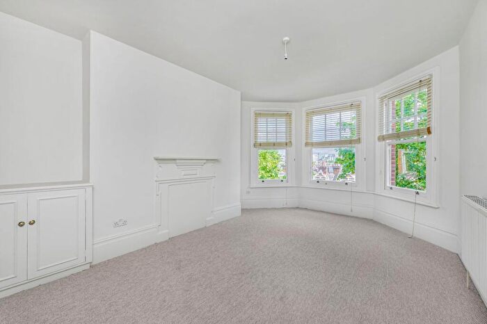 2 Bedroom Flat To Rent In Prince Of Wales Drive, Battersea, London, SW11
