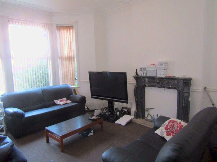 6 Bedroom House To Rent In West Avenue, Derby, DE1