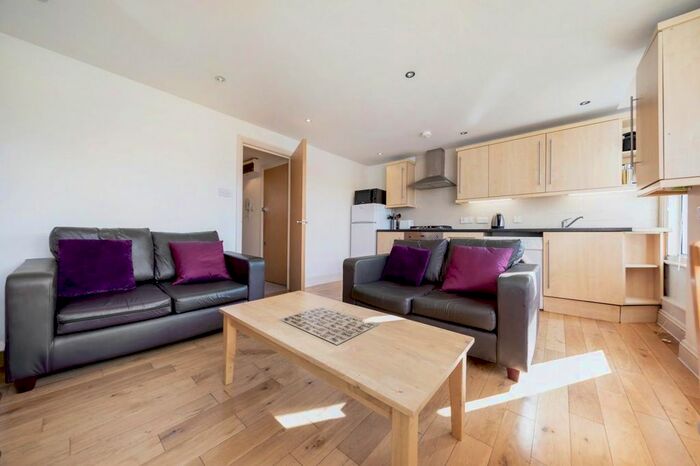 2 Bedroom Flat To Rent In Abbeville Road, London, SW4