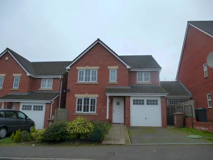 4 Bedroom Detached House To Rent In Thornbury Road, Walsall, WS2