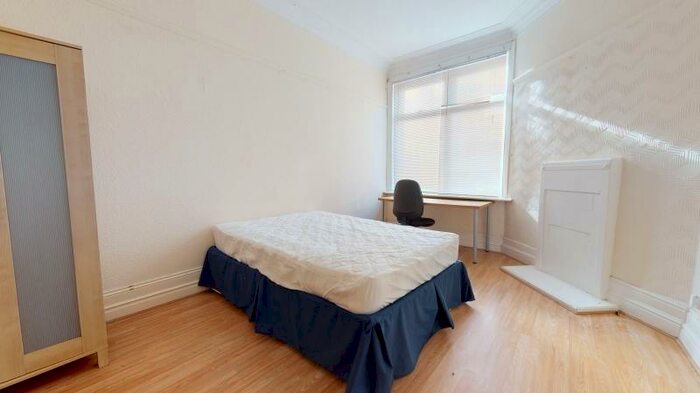 7 Bedroom Property To Rent In Headingley Avenue, Headingley, Leeds, LS6