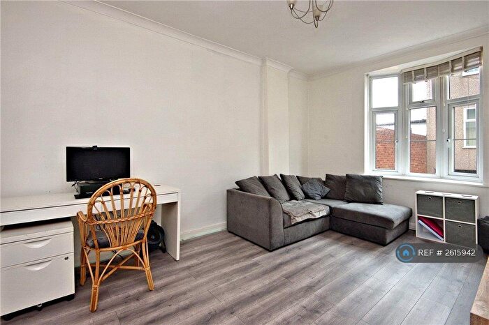 1 Bedroom Flat To Rent In Victoria Court, Southend-On-Sea, SS2