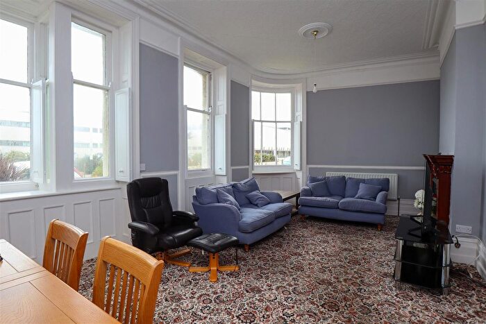 2 Bedroom Flat For Sale In Marina, Bexhill-On-Sea, TN40