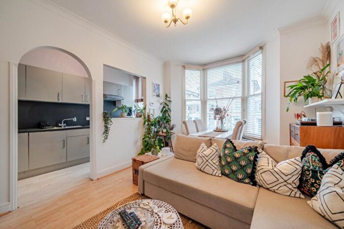 2 Bedroom Flat For Sale In St. John's Villas, Highgate, Archway, London, N19