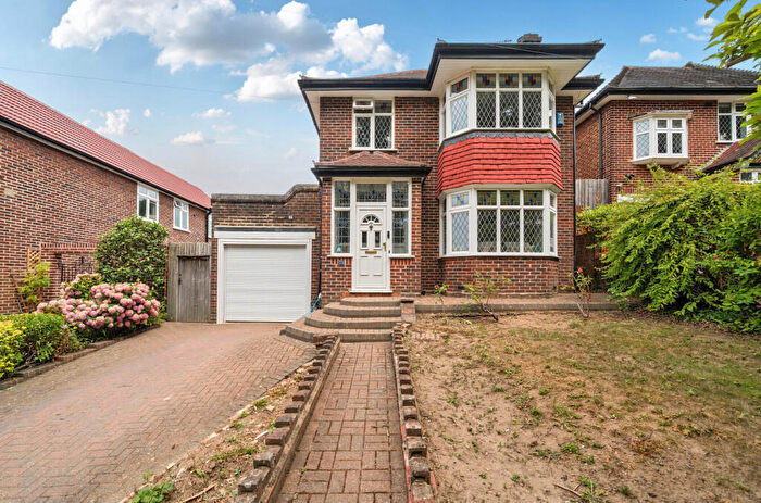 3 Bedroom Detached House For Sale In New Street Hill, Bromley, BR1
