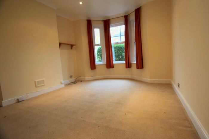 2 Bedroom Flat To Rent In Goodrich Road, East Dulwich SE22