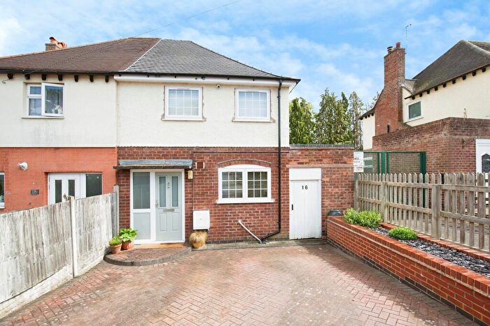 3 Bedroom Semi-Detached House For Sale In Queens Road, Atherstone, CV9
