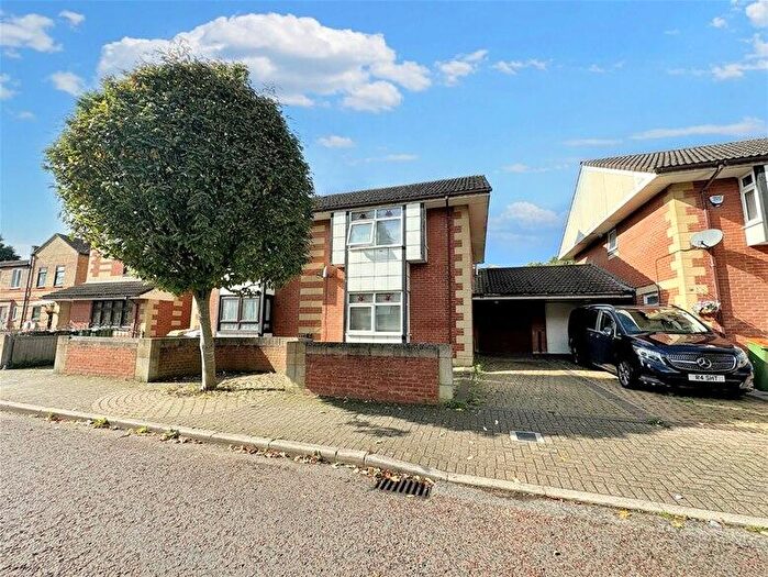 2 Bedroom House To Rent In Kingfisher Street, Beckton, E6