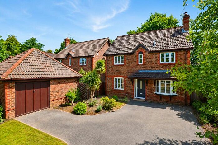 4 Bedroom Detached House For Sale In Winchcombe Close, Fleet, GU51