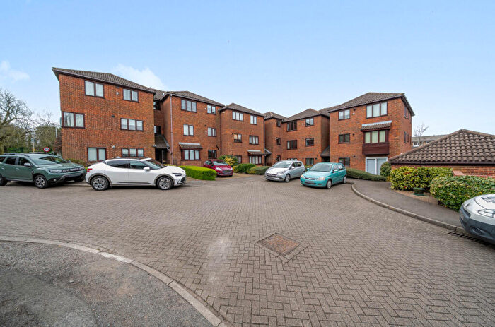 2 Bedroom Apartment For Sale In Westdown Gardens, Whipsnade Road, Dunstable, LU6