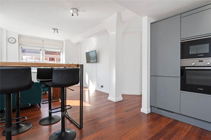 2 Bedroom Apartment To Rent In City View House, Bethnal Green Road, London, E2