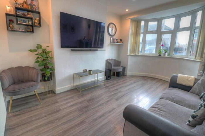 2 Bedroom Semi-Detached House For Sale In Roydene Crescent, Leicester, LE4