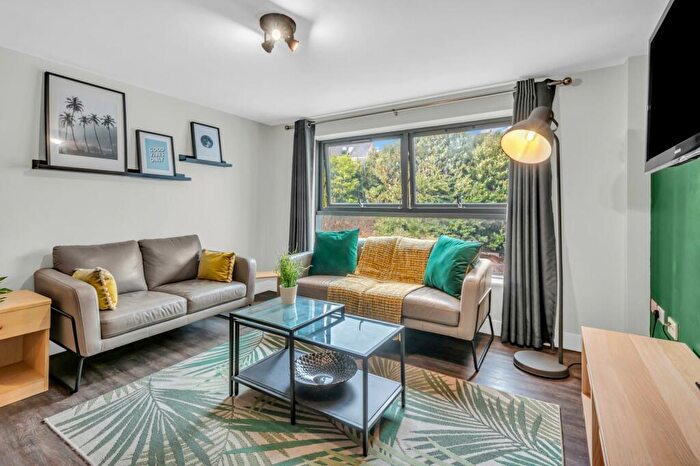 1 Bedroom Private Halls To Rent In Burley Road, Leeds, LS3