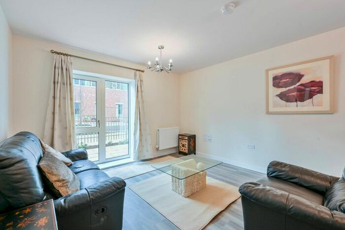 3 Bedroom Flat To Rent In Springfield Drive, Tooting Bec, London, SW17