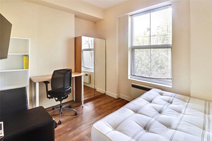 Studio To Rent In Tufnell Park Road, Tufnell Park, London, N7