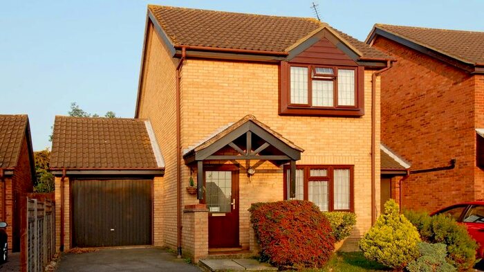 2 Bedroom Link Detached House To Rent In Tickhill Close, Lower Earley, Reading, RG6