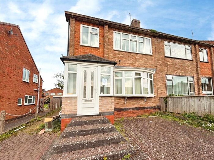 4 Bedroom Semi-Detached House For Sale In Lunn Avenue, Kenilworth, Warwickshire, CV8