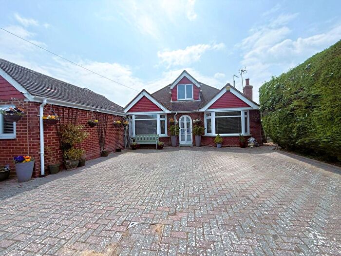 3 Bedroom Chalet For Sale In London Road, Newington, ME9