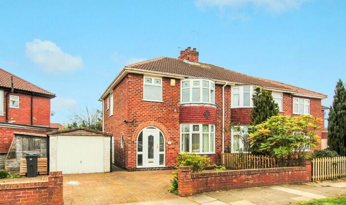 3 Bedroom Semi-Detached House To Rent In The Garlands, York, YO30